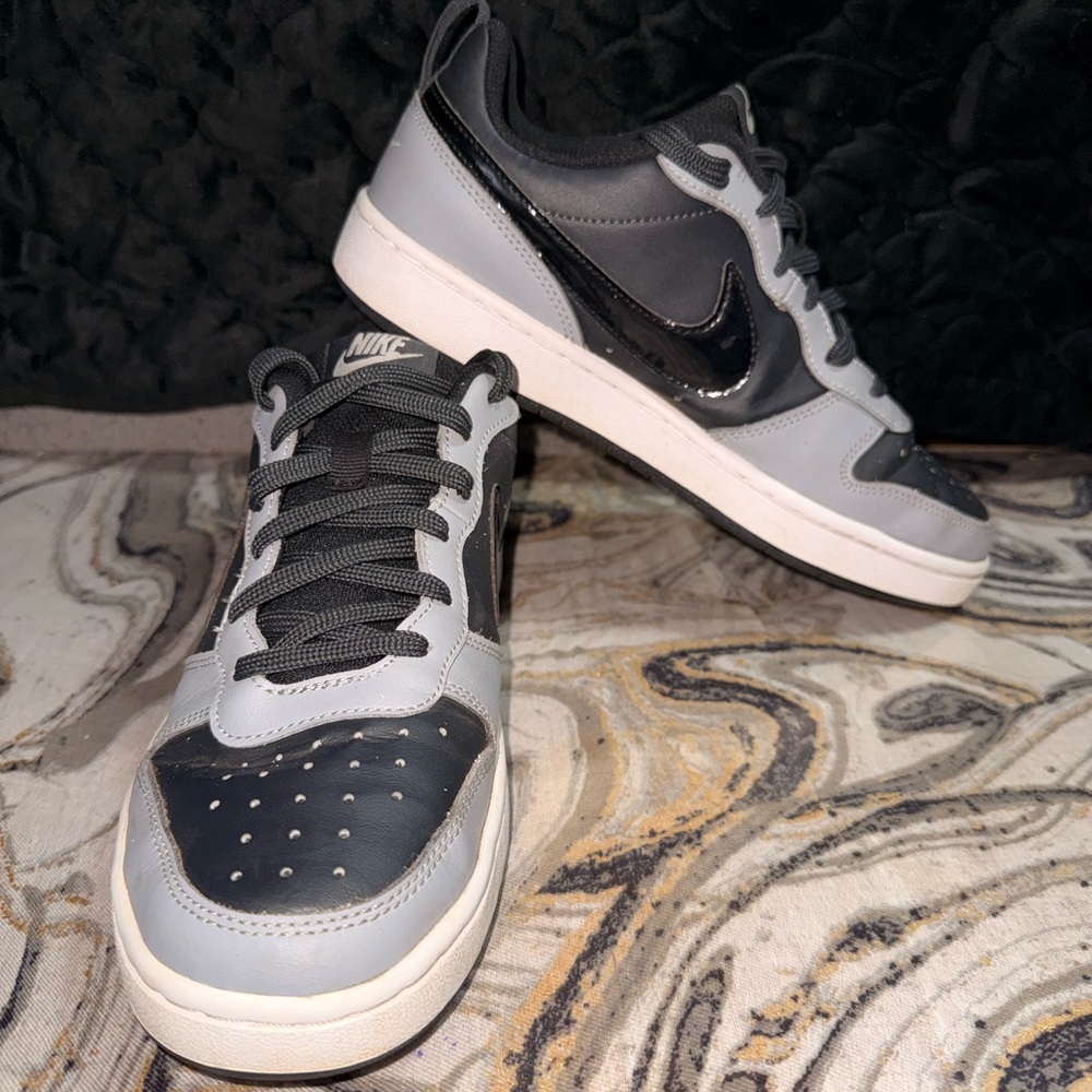 Nike Court Borough Low 2 (GS) Sneakers in Black and Light Gray